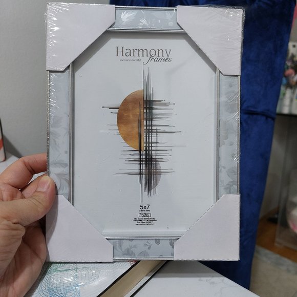 Simple White Flower Edges 5 x 7 Photo Frame Harmony Memories For Life Frames - Picture 8 of 9
